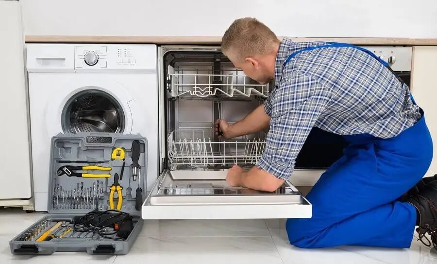 Kazan Hoover servisi teknisyen ekibi beyaz eşya tamiri yaparken